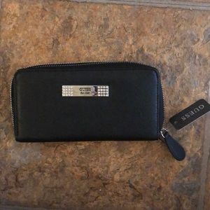 NWT black Guess wallet tons of card space